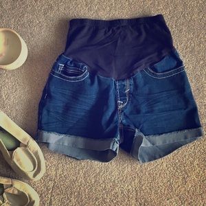 Maternity shorts